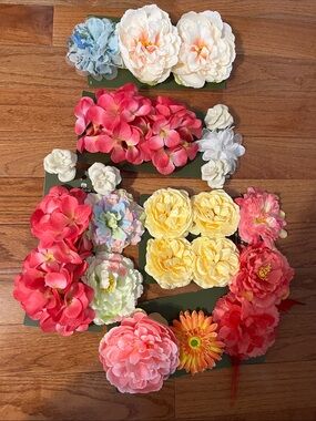 Bloom Floral Clip Flowers 18 in Total - Like New! 23 Flowers in Total!!